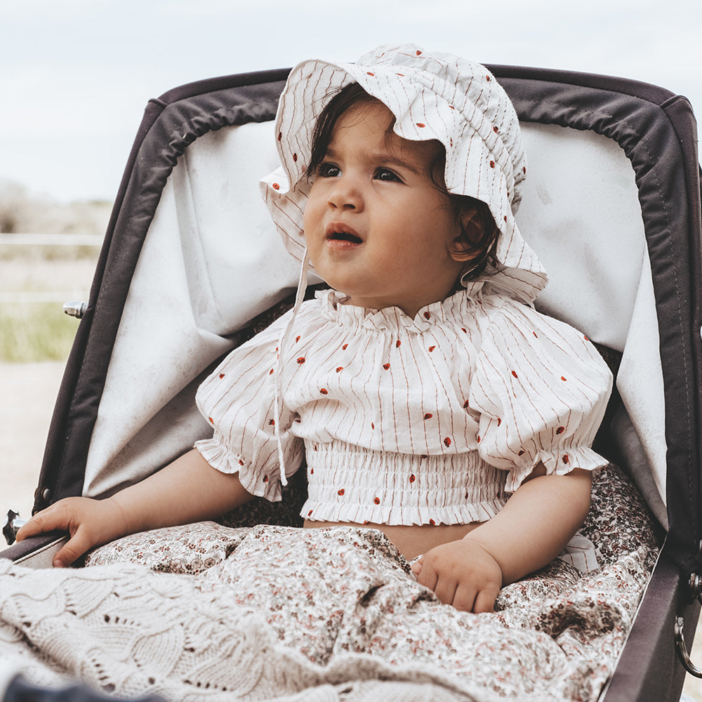 That's Mine Kassia hat - Lady dots - 100% Organic cotton Buy Tøj||Hatte||Accessories||Udsalg||Alle||Forår & sommer '24||Tøjbundle||Udsalg - tøj||alt minus sløjfe||5 for 399||mette-sale here.