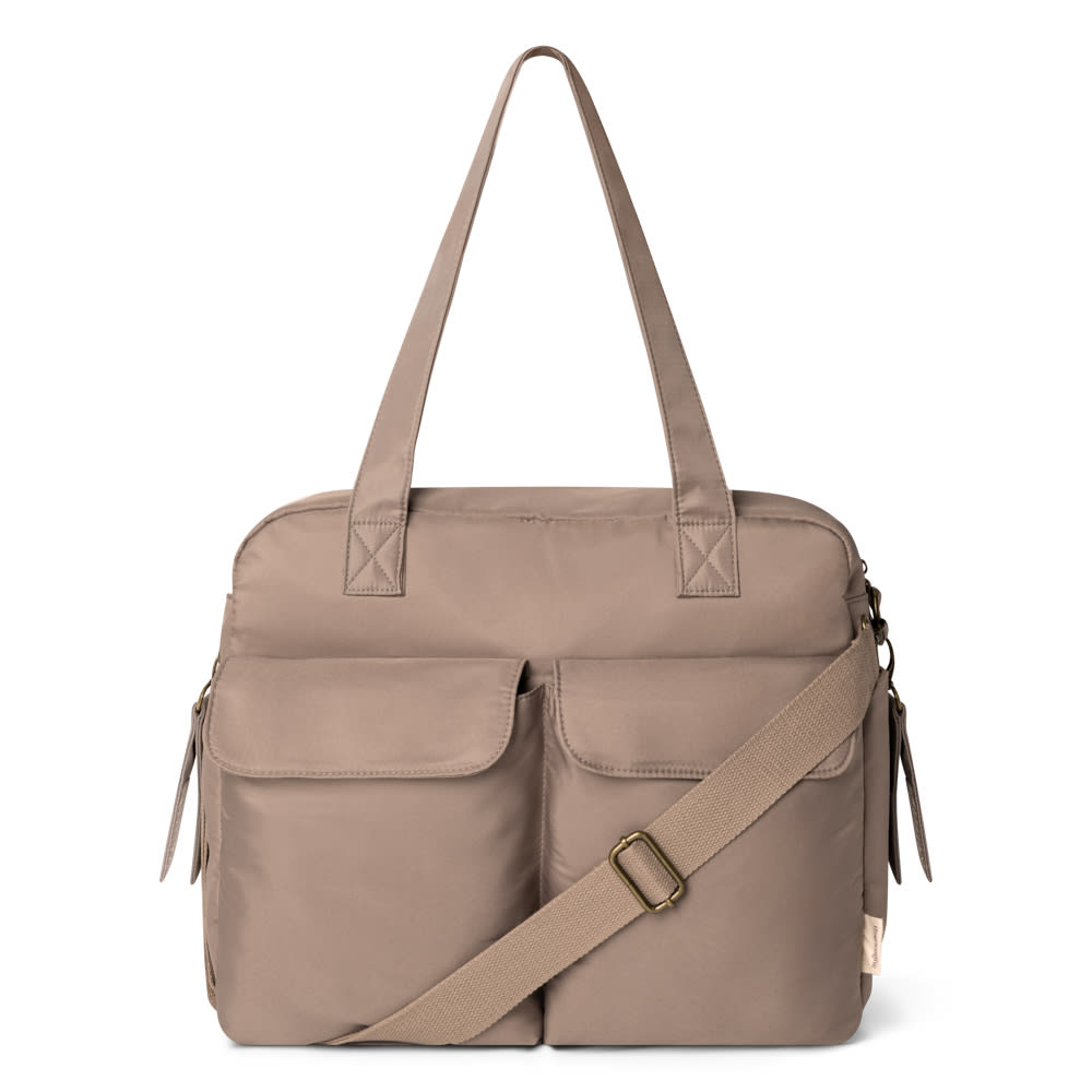 That's Mine Benne pusletaske - Earth brown - Outer: 100% Recycled polyester Lining: 100% Polyester Buy Amning & pusletid||Pusle||Pusletasker||Alle||Favoritter||personale||alt minus sløjfe||NOOS||Del dine øjeblikke||Rejseklar here.
