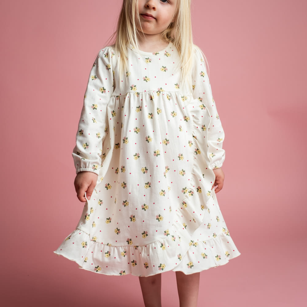 That's Mine Emilia kjole - Sweetheart Petals - 48% Organic cotton / 47% Modal / 5% Elastane Buy Kjoler||Kjoler & nederdele||personale here.